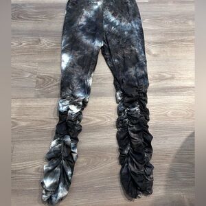 Fashion Nova Black and Gray Tie-Dye Ruched Leggings